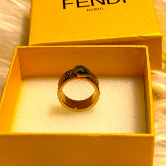 Fendi size 6 ring! Call out: A little scuff on the F initial on the ring. - Picture 4 of 11